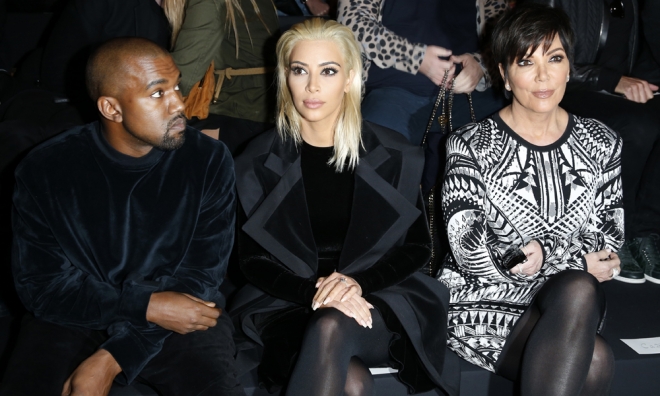Kim Kardashian, Kanye West y Kris Jenner, en el front row de Balmain