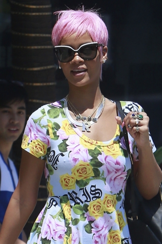 Rihanna se apunta al rosa