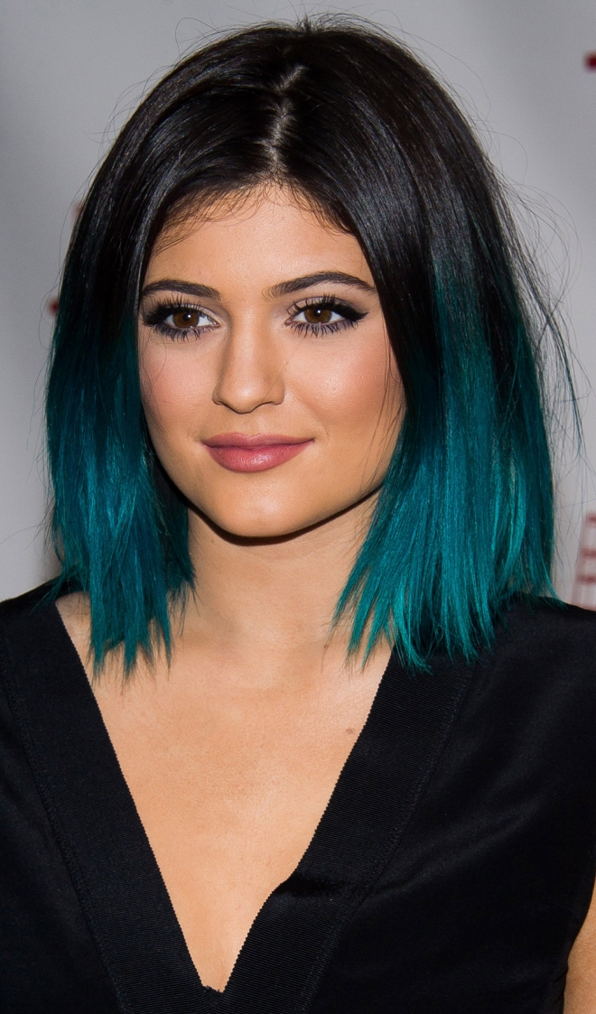 Kylie Jenner, con las mechas azules más cortas