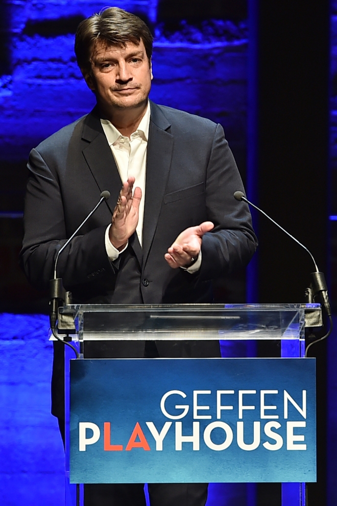 Nathan Fillion, carismático y feliz