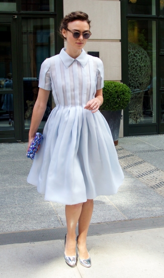 El look más lady de Keira Knightley