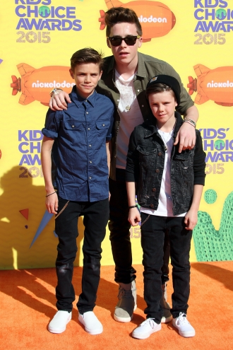 Kids Choice Awards 2015: Romeo, Brooklyn y Cruz Beckham, familia de guapos