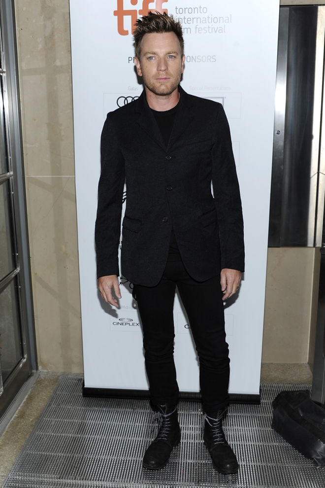 Ewan McGregor, total black