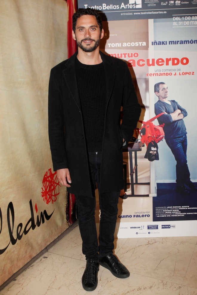 De mutuo desacuerdo: Paco León, todo de negro
