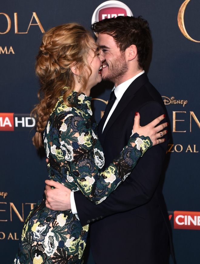 Lily James, la Cenicienta que se come a besos a su príncipe
