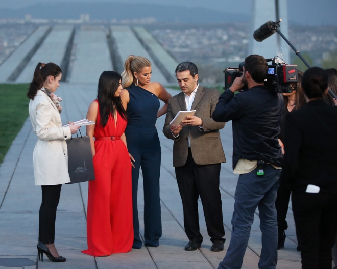 Las Kardashian, de rojo y azul en Armenia