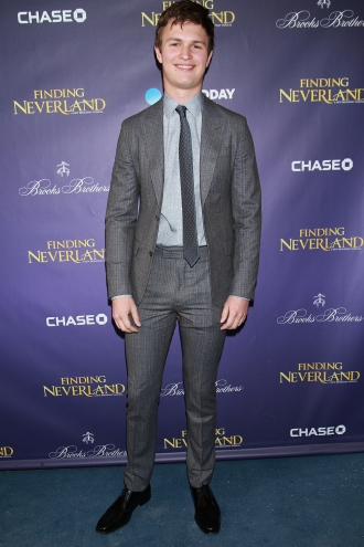 Finding Neverland: Ansel Elgort, simpático y divertido