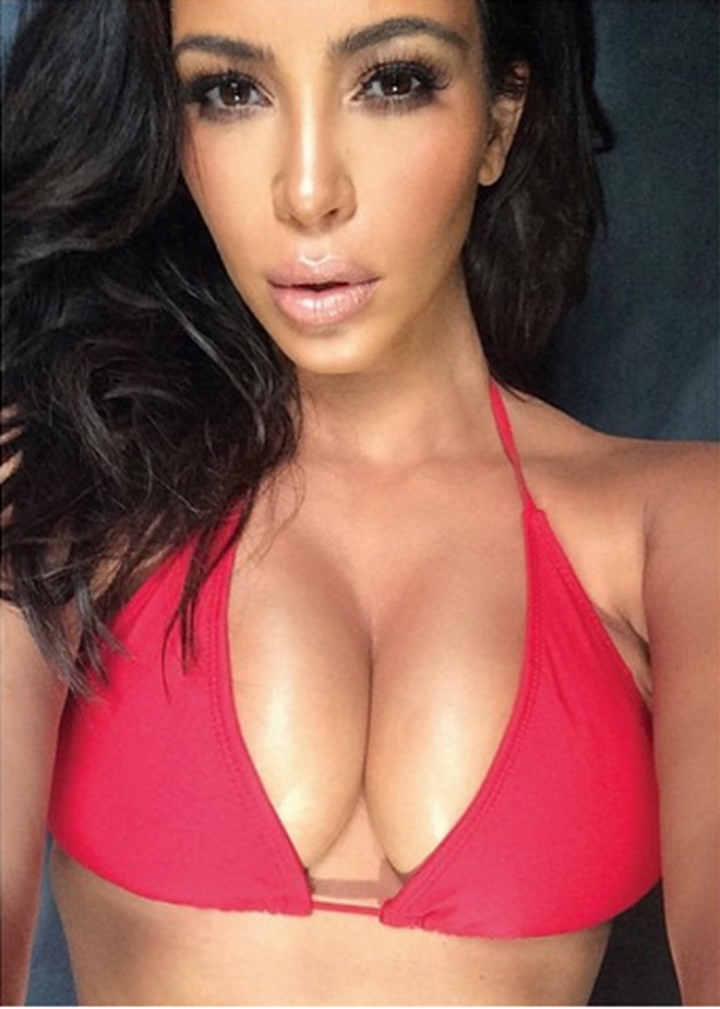 Kim Kardashian, toda una vigilante de la playa