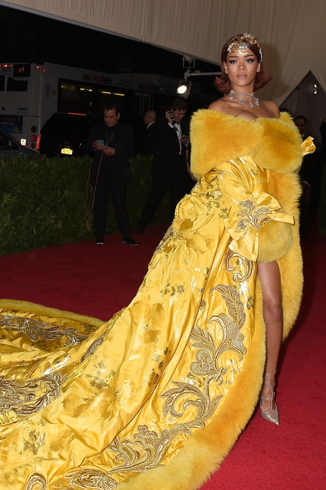 MET Gala 2015: Rihanna, espectacular entrada