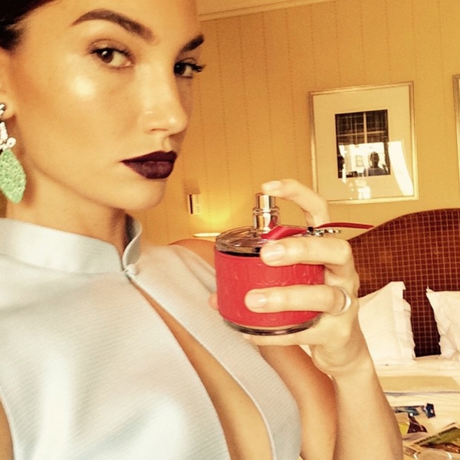 Lily Aldridge, arreglándose para la MET Gala 2015