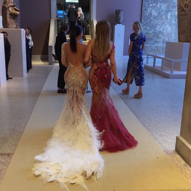 MET Gala 2015: Kim Kardashian y Jennifer Lopez, curvas en Instagram
