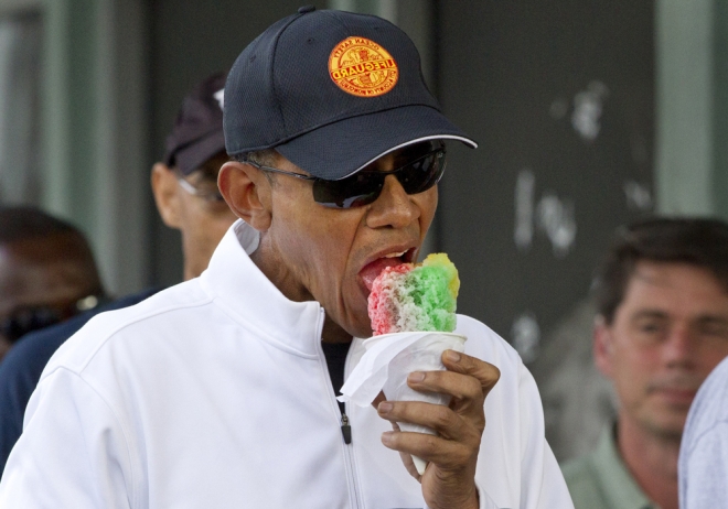 Obama, comiendo un helado en plena calle