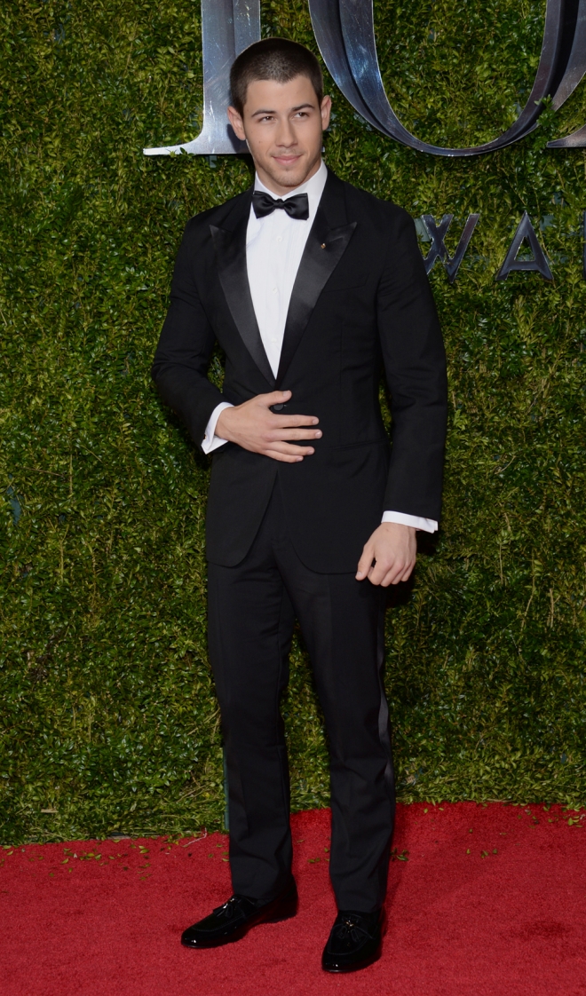 Premios Tony 2015 Nick Jonas Sexy En La Red Carpet