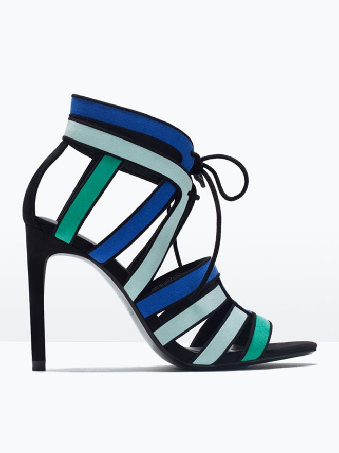 Sandalias con tacón de colores, una opción en Zara