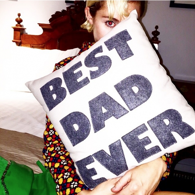 Miley Cyrus considera que su padre es el mejor del mundo en Instagram