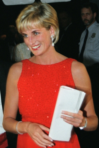 Lady Di,  una princesa radiante de rojo