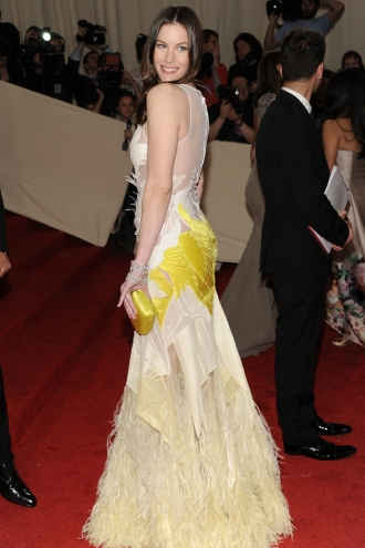 Liv Tyler, un cisne amarillo