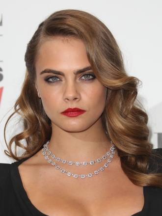 Cara Delevingne y sus labios naturales causan sensación