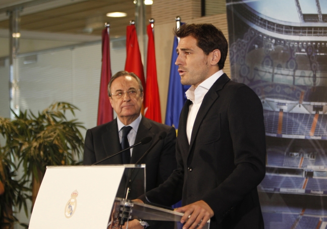 La despedida de Iker Casillas, con Florentino Pérez