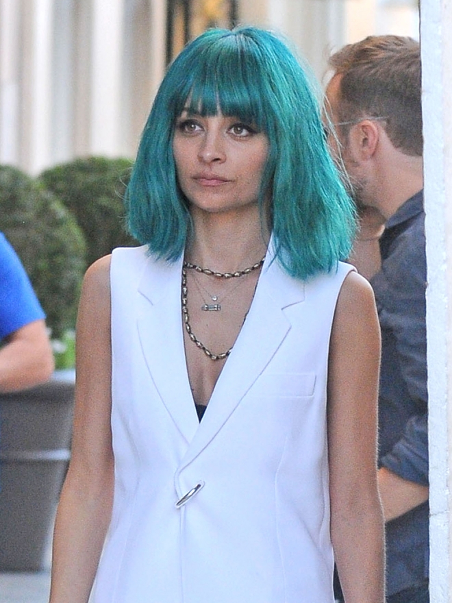 Nicole Richie también ha experimentado el pelo azul
