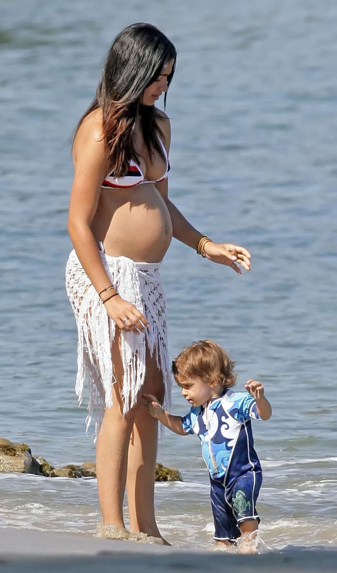 Famosas embarazadas en biquini: Camila Alves