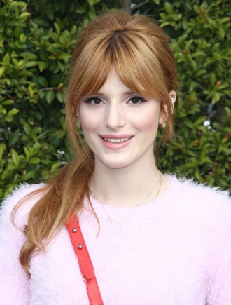 Flequillos de famosas: el look de Bella Thorne
