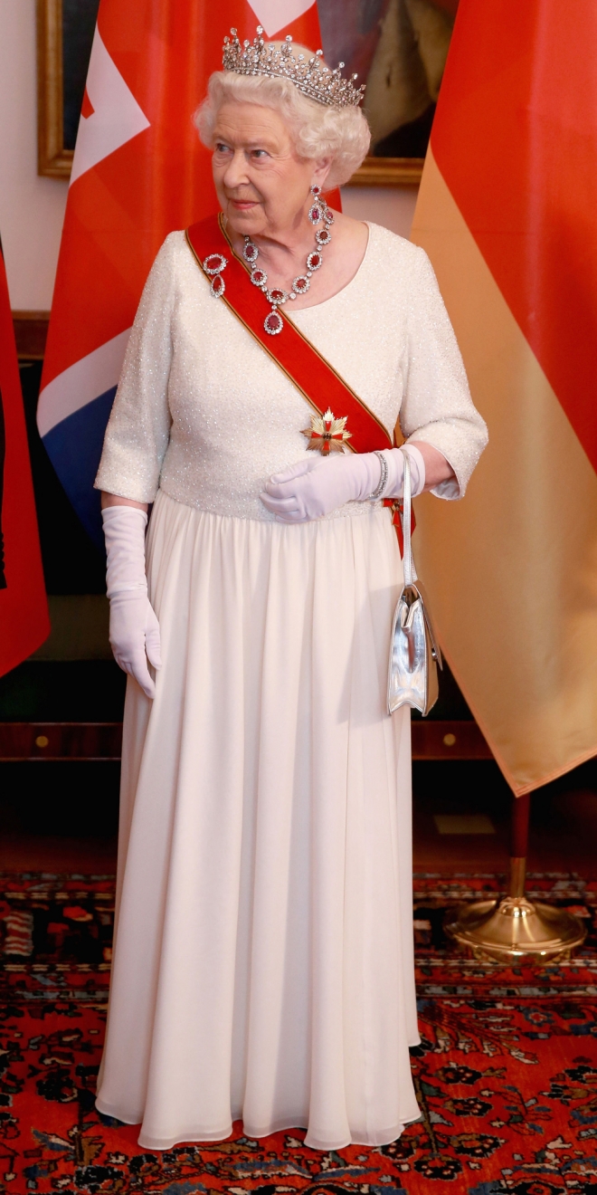 Un vestido blanco para Isabel II Un vestido blanco para Isabel II