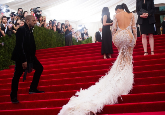 El culo de Kim Kardashian tuvo vida propia en la MET Gala