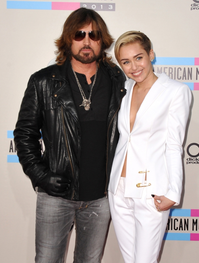 Miley Cyrus y su padre, el hombre que nunca sonríe