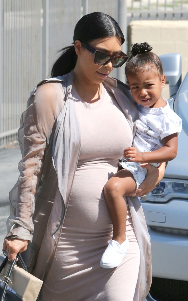North West y su madre Kim Kardashian, siempre mediáticas