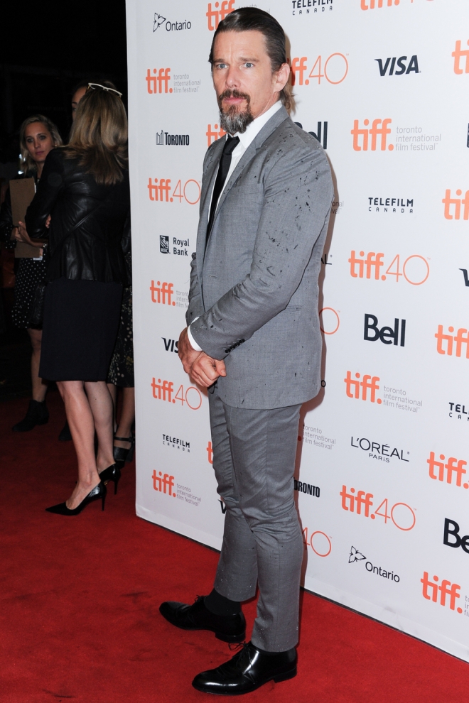 Festival de Cine de Toronto 2015: Ethan Hawke, elegante de gris