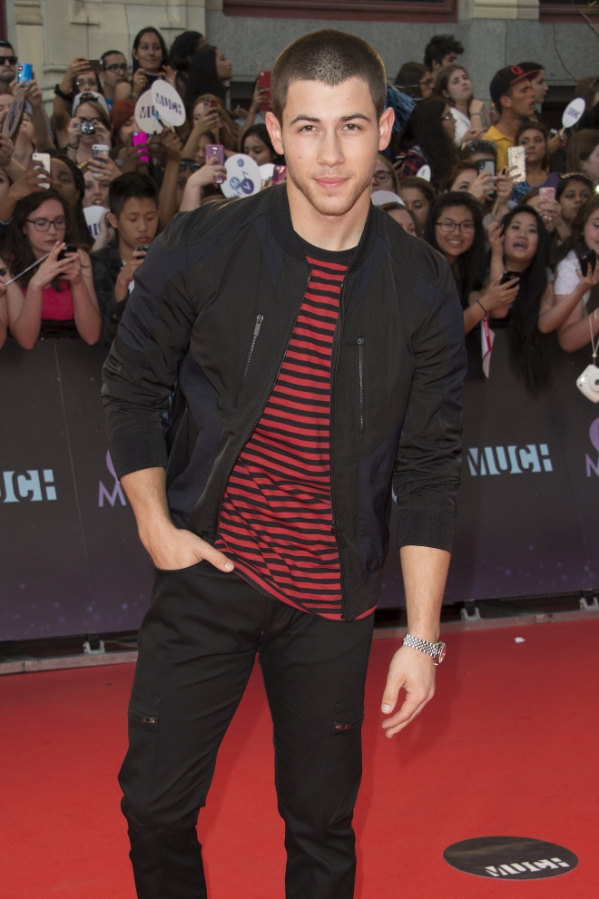Nick Jonas, casual e informal