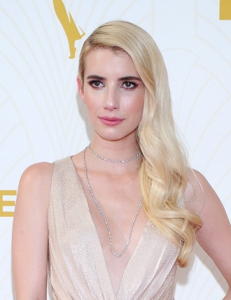 Looks beauty Emmys 2015: Emma Roberts