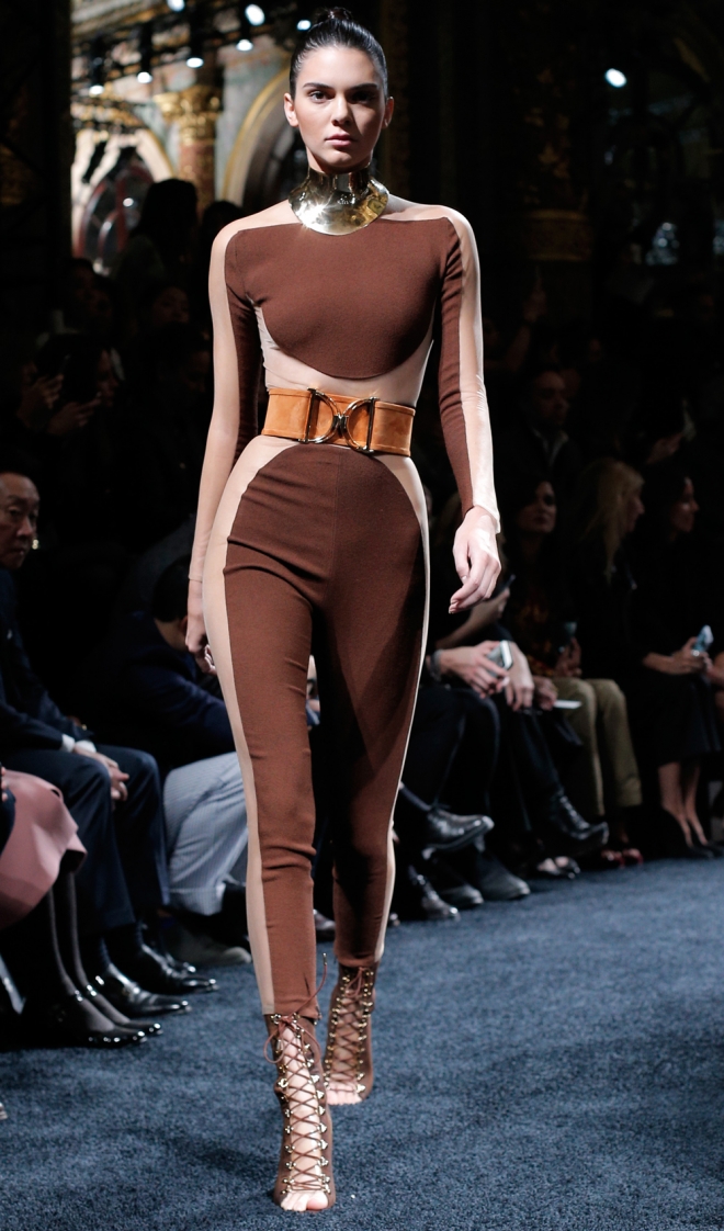 Balmain Army: el catwalk de Kendall Jenner