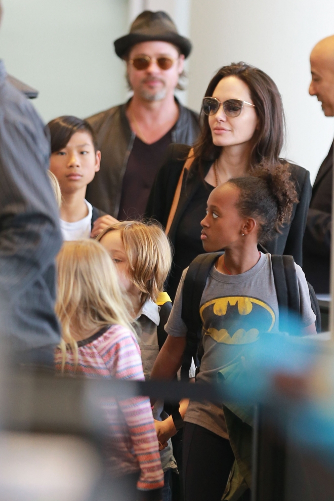 Angelina Jolie y Brad Pitt, entregados a su familia