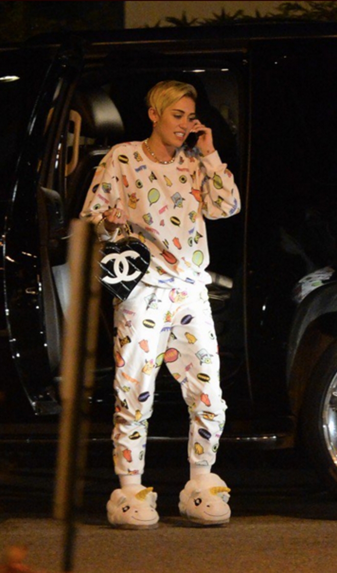 Famosos con pijama en la red carpet: Miley Cyrus