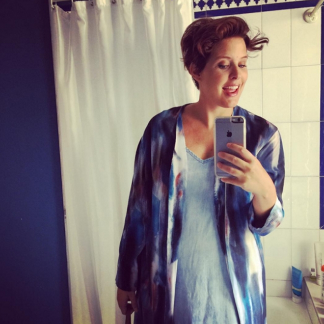 Tania Llasera embarazada: mil selfies en el espejo