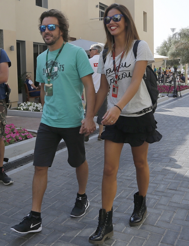Fernando Alonso y Lara Álvarez, feliz paseo de amor