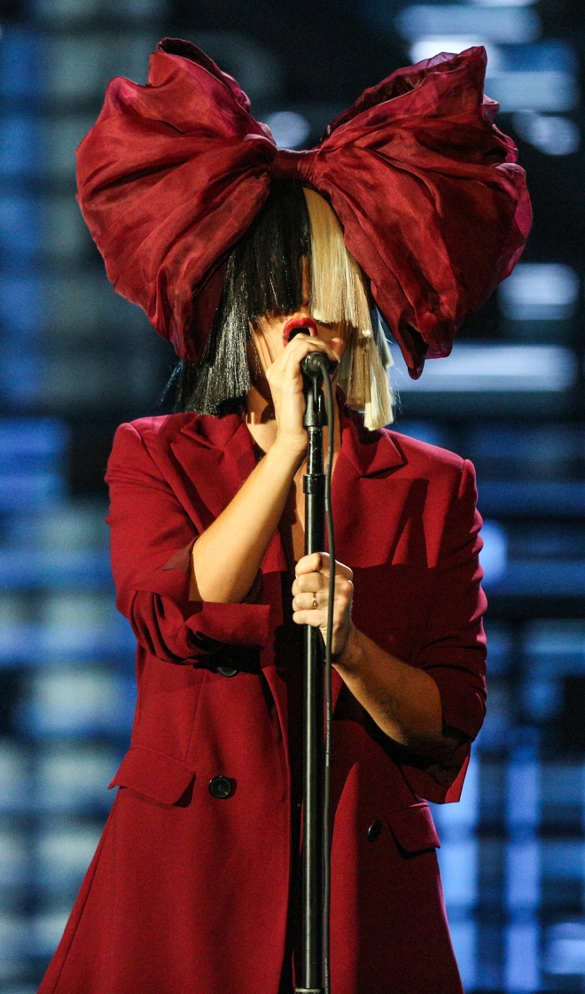 Sia, 'dando la nota'