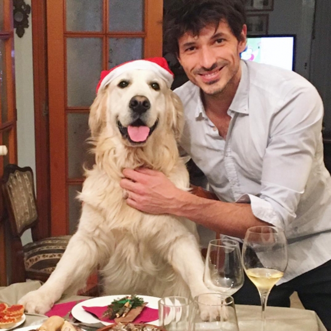 Andrés Velencoso, navidades con su perro