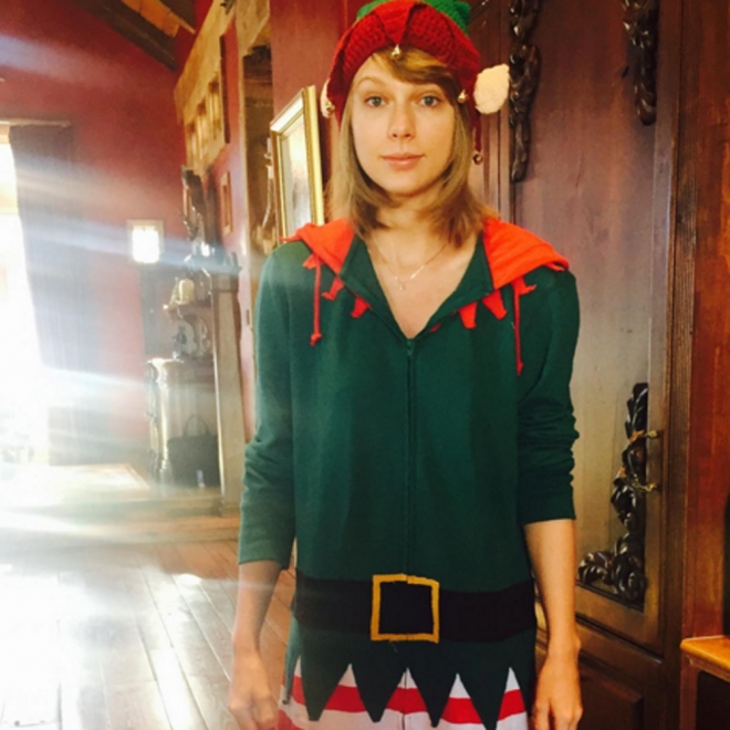 Taylor Swift, un divertido elfo navideño