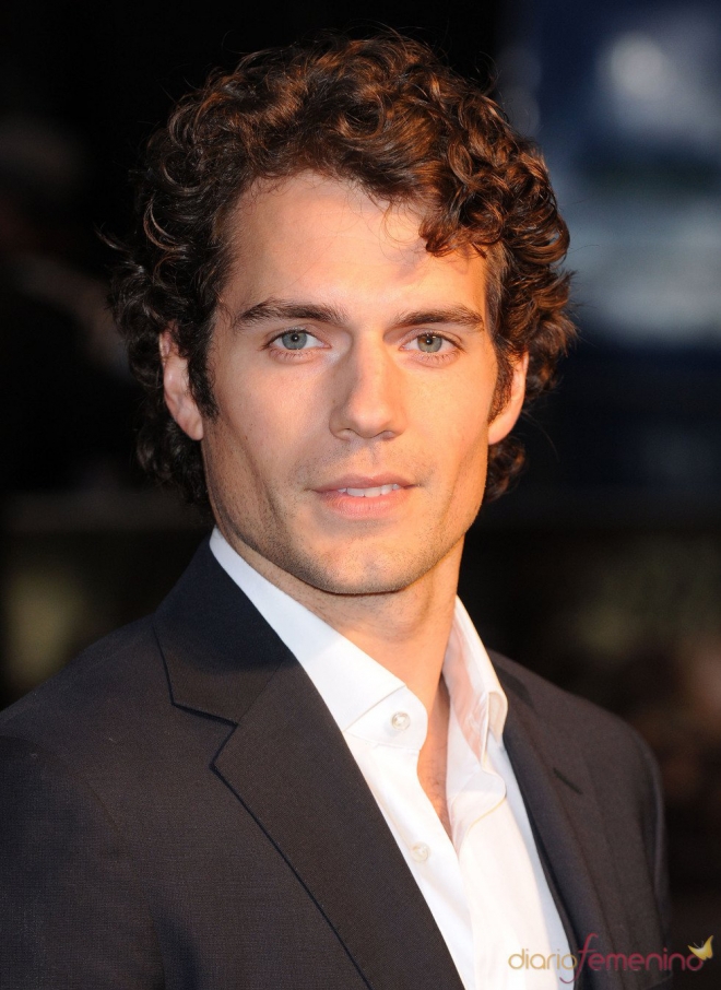 Famosos que son altos: Henry Cavill, 185 centímetros
