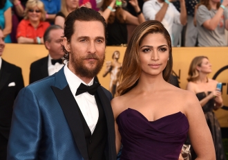 Camila Alves y Matthew McConaughey, una pareja de alfombra roja
