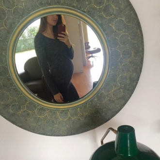 Sara Carbonero presumiendo de barriguita en Oporto