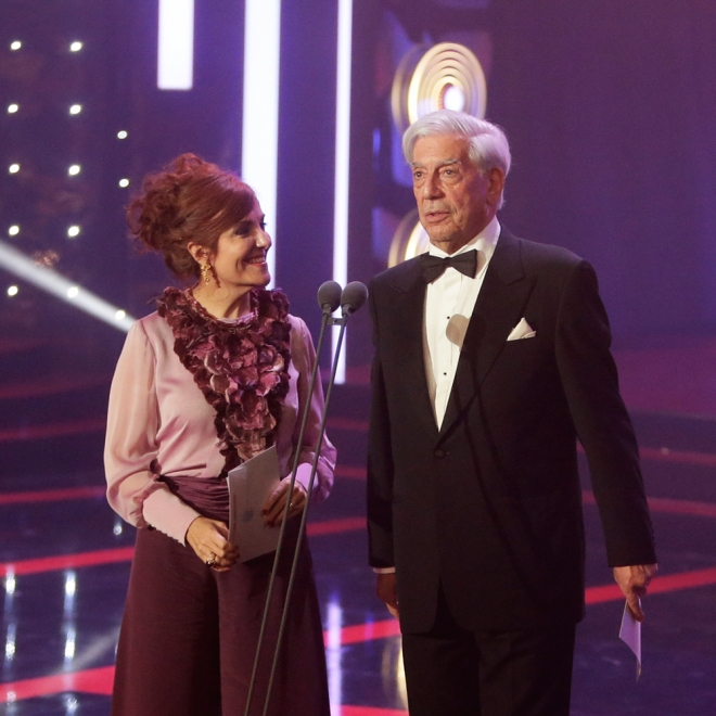 Gala Goya 2016: Mario Vargas Llosa y Elvira Lindo entregan un premio Gala Goya 2016: Mario Vargas Llosa y Elvira Lindo entregan un premio