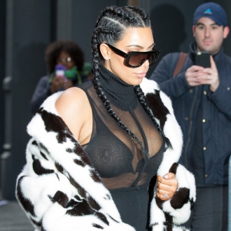 Otro descuido de Kim Kardashian: enseñando el pezón