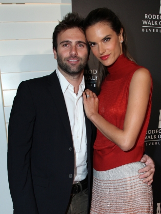 Alessandra Ambrosio, feliz con Jamie Mazur