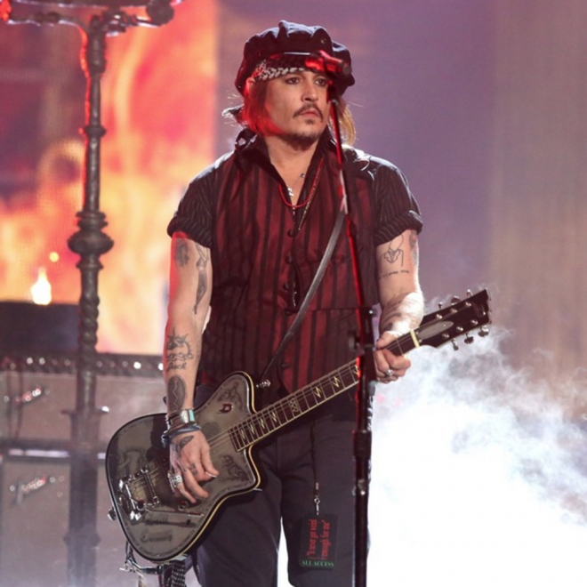 Momentazos Grammys 2016: Johnny Depp, actuando en el escenario