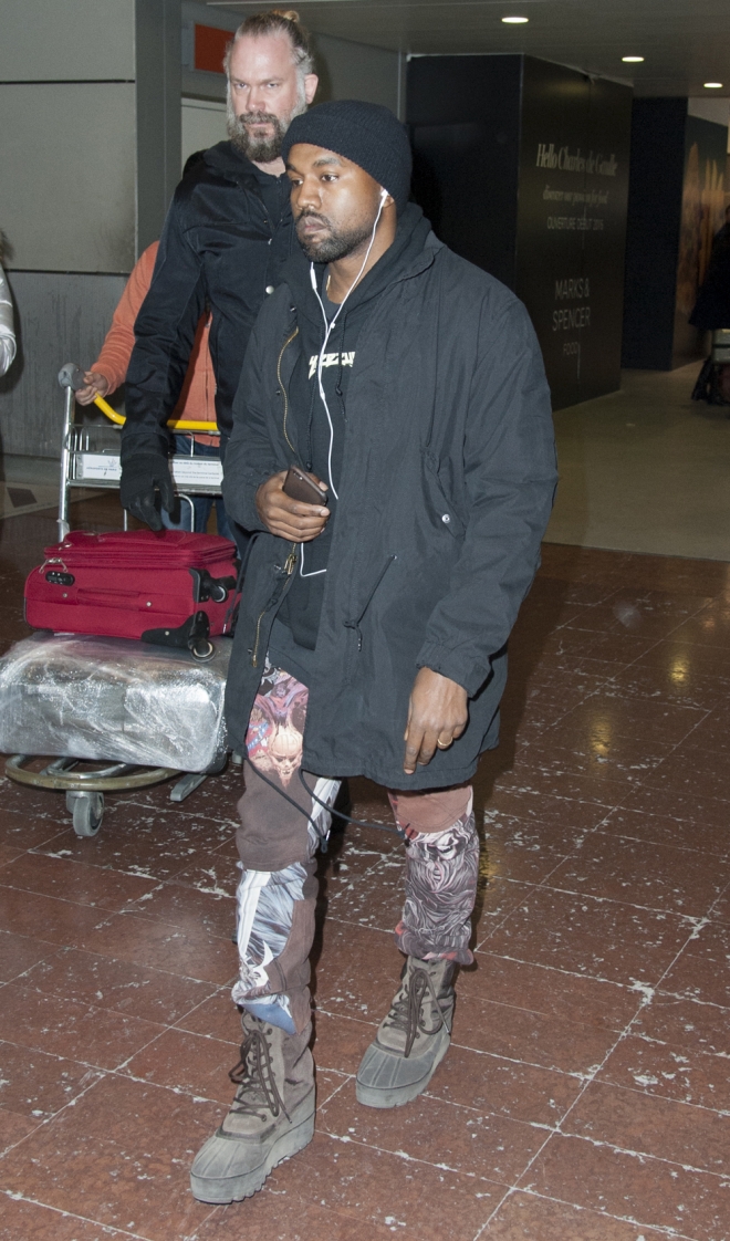 Looks de aeropuerto: Kanye West, serio pero cómodo