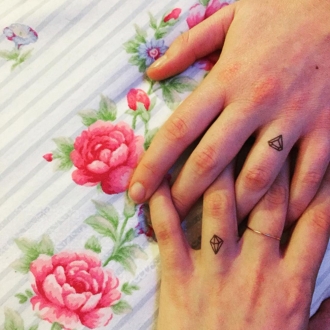 Tatuajes para parejas: un diamante en la piel